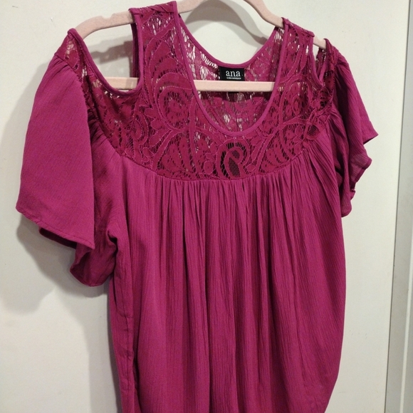 NWT a.n.a. Women's Fuchsia Lace Bodice Cold Shoulder Top Sz M-Boho Barbiecore - Picture 4 of 8